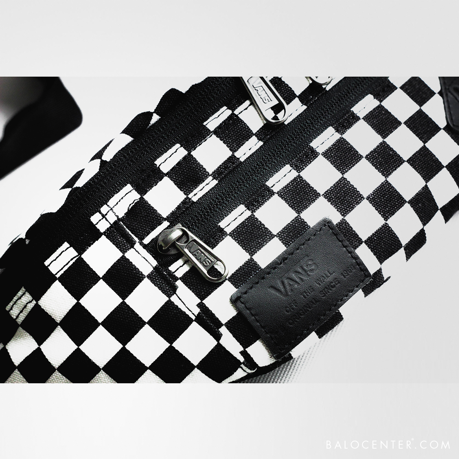 vans ward black & white checkered cross body pack