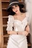  Đầm thiết kế trắng cổ vuông tay bo rút ngực 