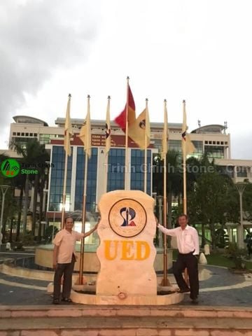 Bảng hiệu đá