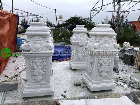 cột đá trắng