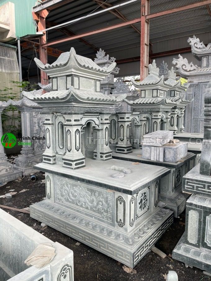 Mộ hai mái dao bằng đá 002