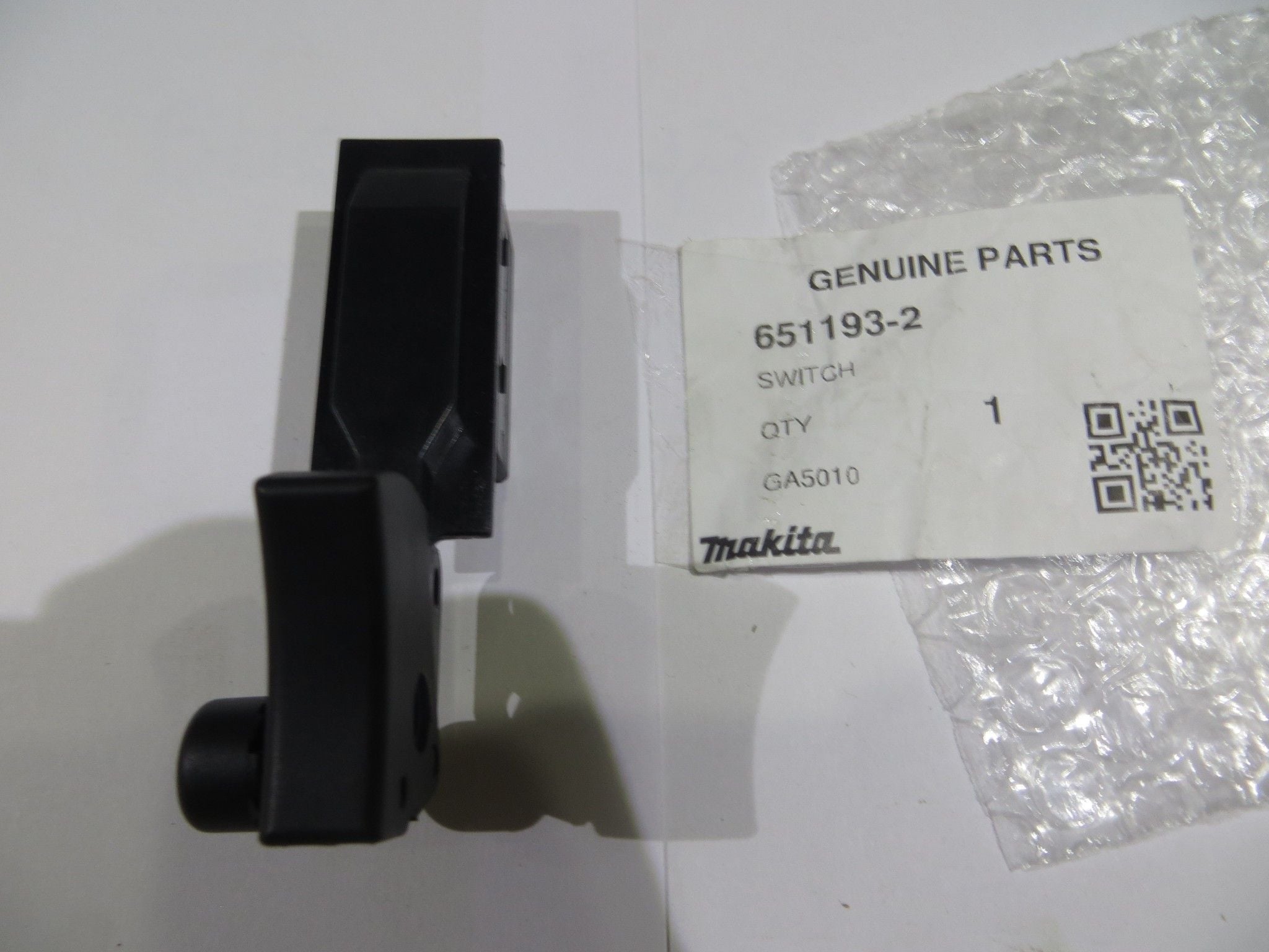 Công tắc máy mài Makita GA 6010