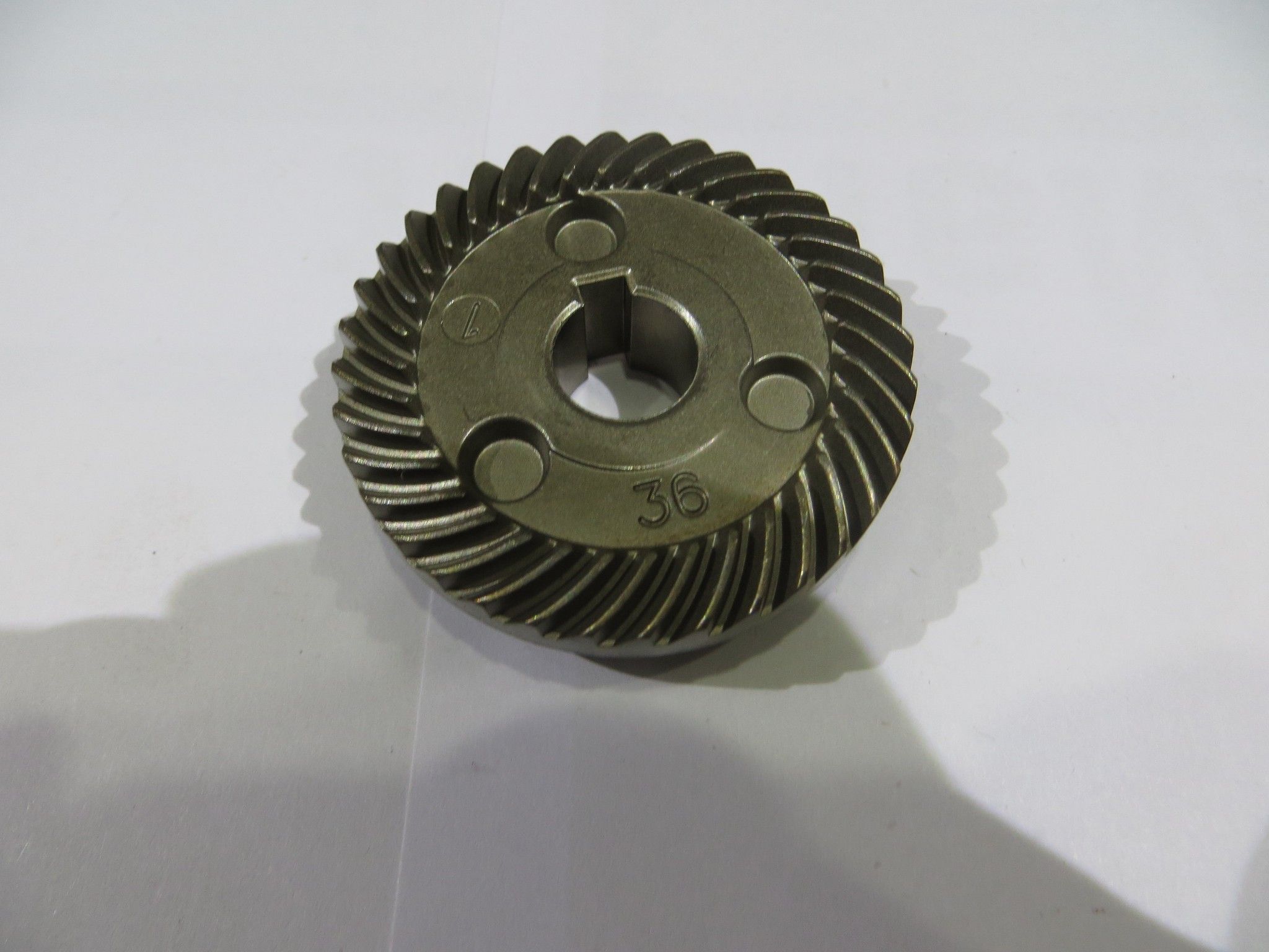 Bánh răng nhông lớn máy mài Makita 9553B