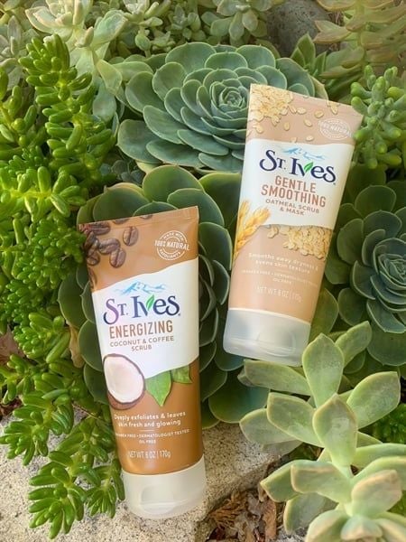 Sữa rửa mặt tẩy tế bào chết St.Ives