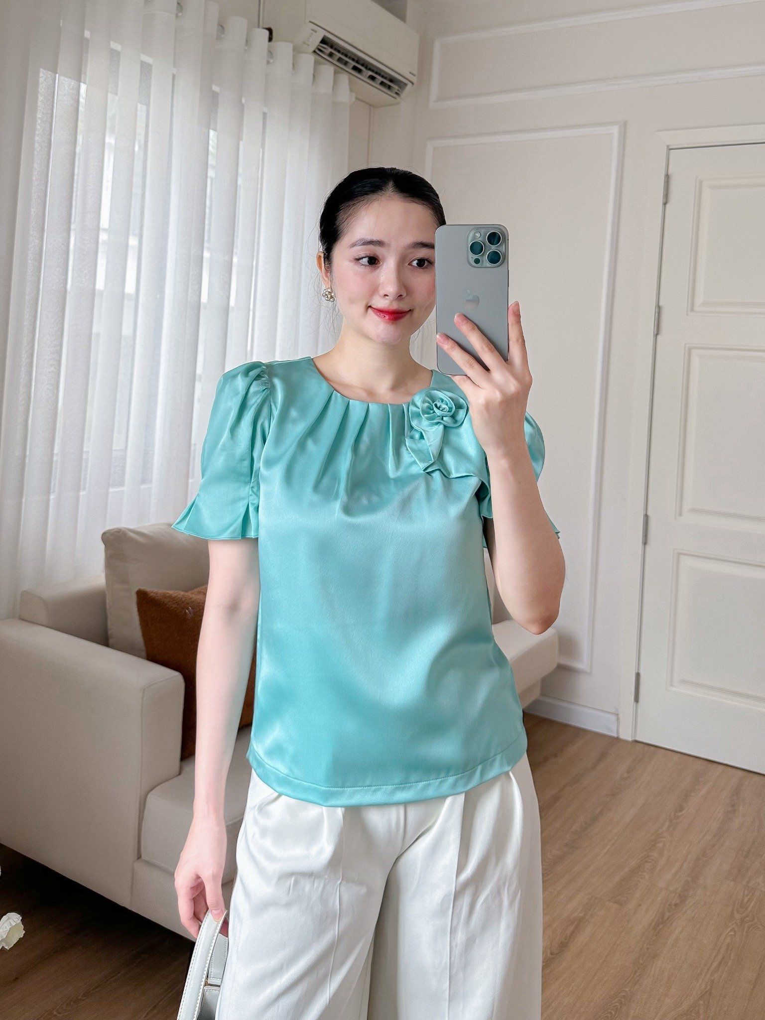 Áo công sở nữ thời trang Eden – ASM267 tay ngắn phối hoa nổi