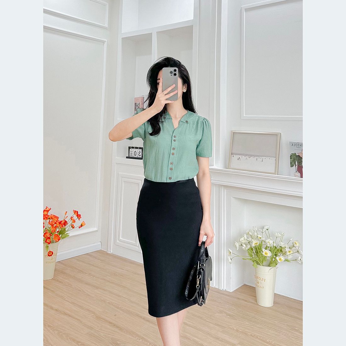 Áo kiểu cổ v cách điệu tay ngắn phối nút - ASM234