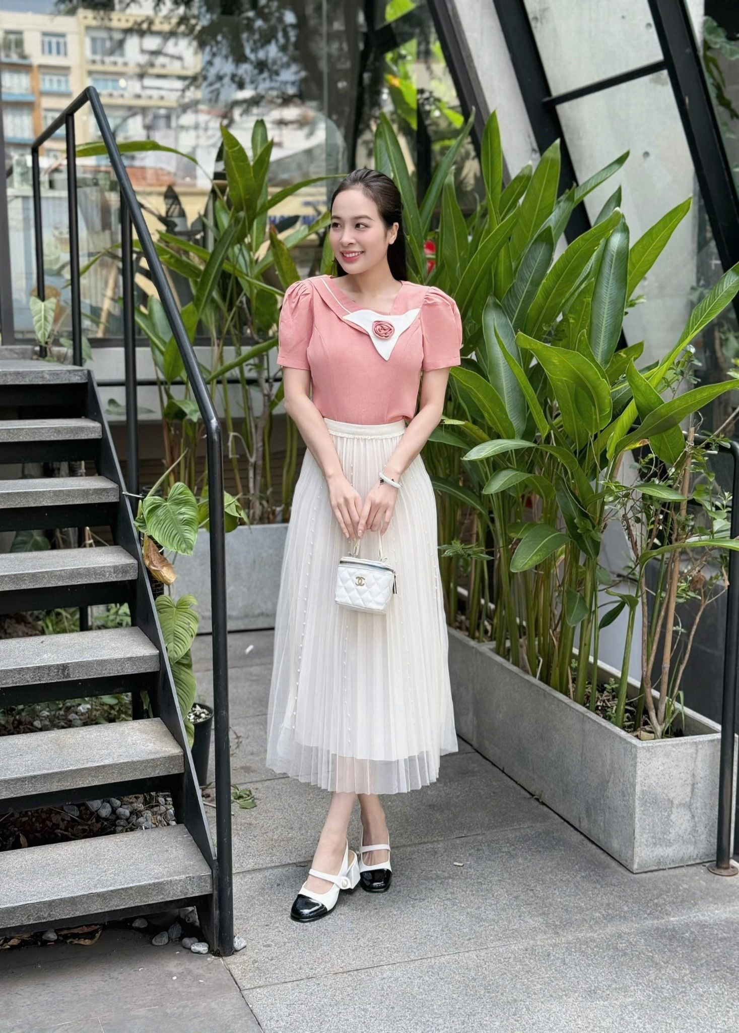 Áo kiểu công sở cổ lệch tay phồng phối hoa thời trang Eden - ASM262