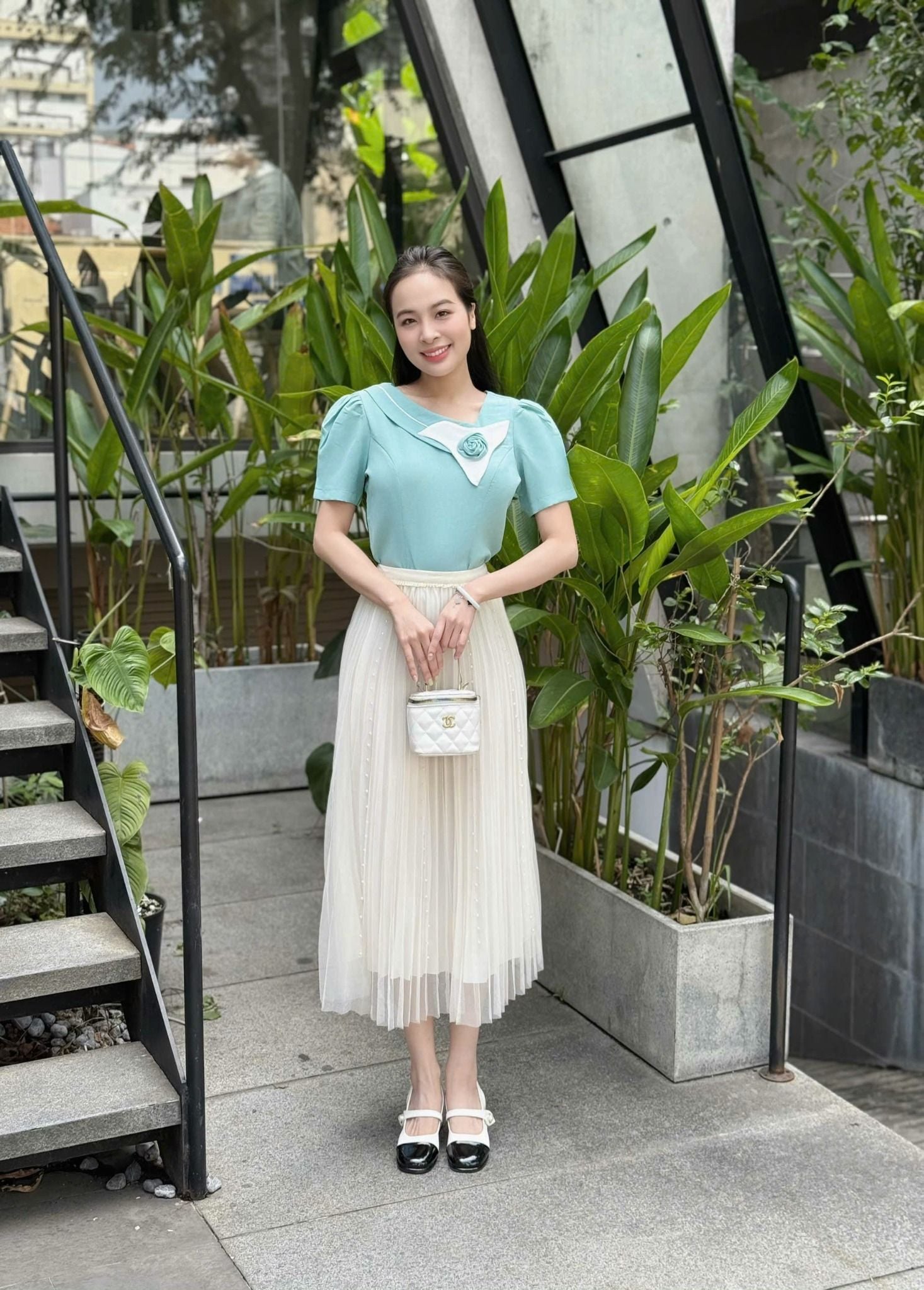 Áo kiểu công sở cổ lệch tay phồng phối hoa thời trang Eden - ASM262