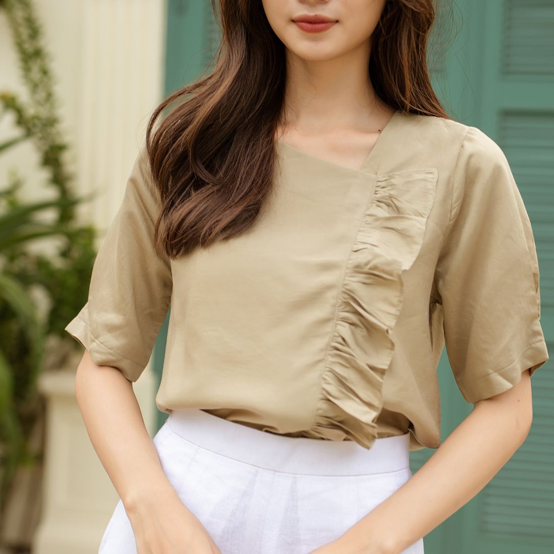 Áo kiểu nữ dáng suông cổ phom rộng lệch phối bèo thời trang
