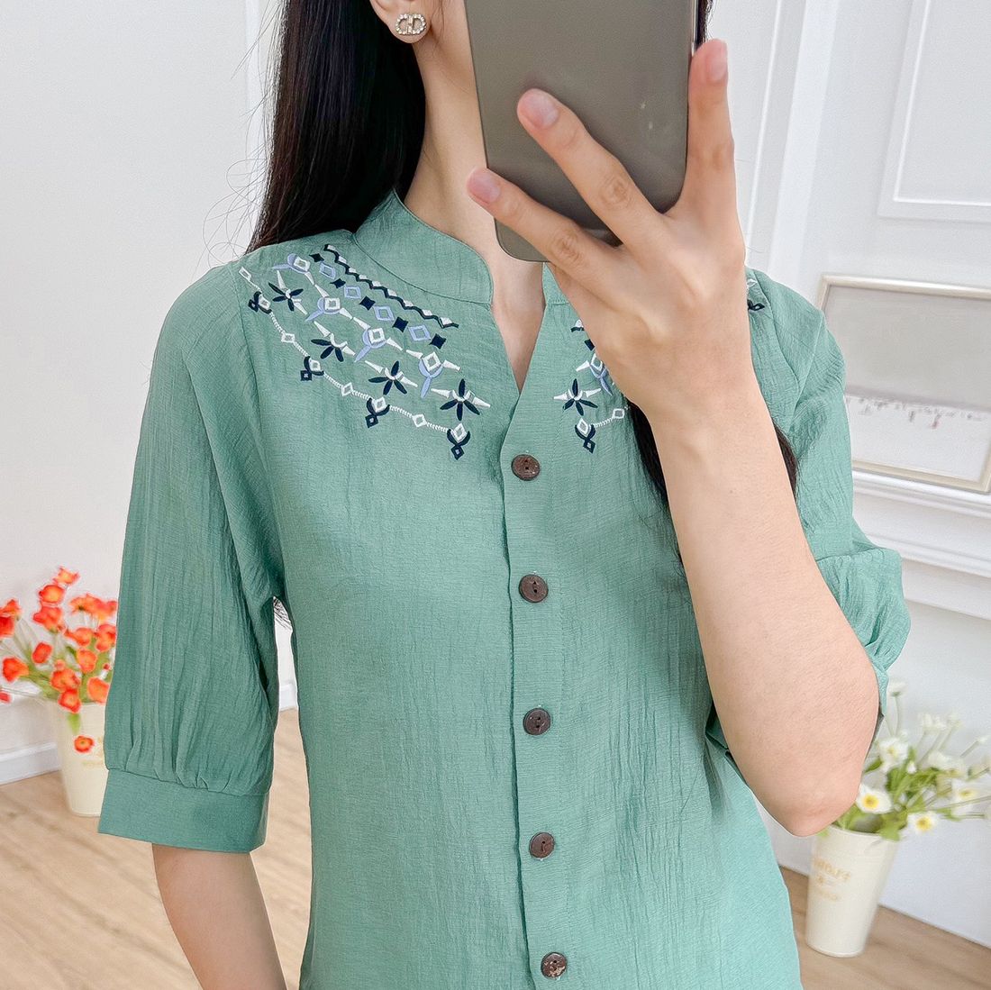 Áo kiểu nữ dáng suông cổ trụ tay lỡ thêu hoa - ASM237