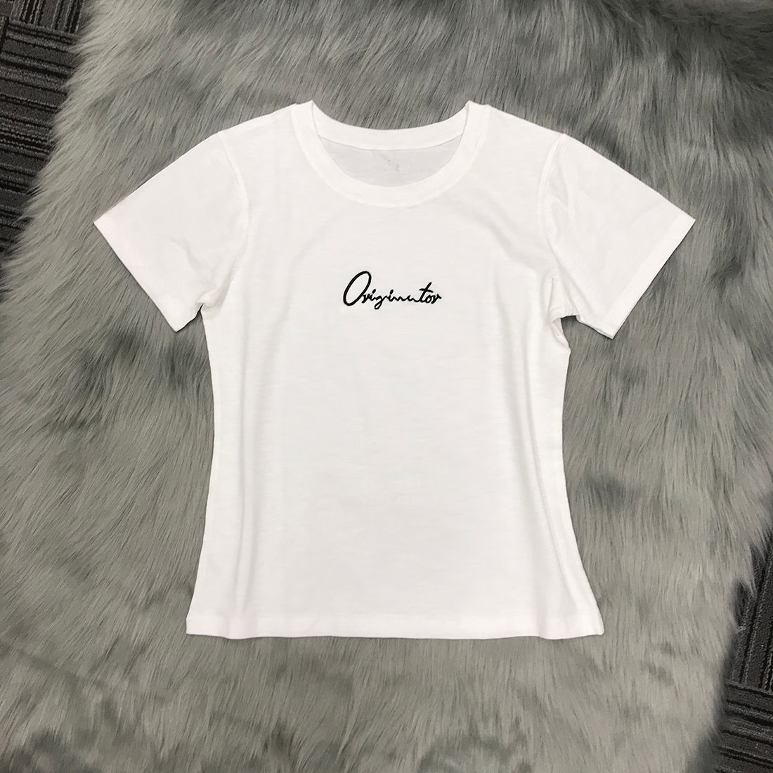 Áo thun nữ tay ngắn cổ tròn thời trang Eden thêu chữ - AT091