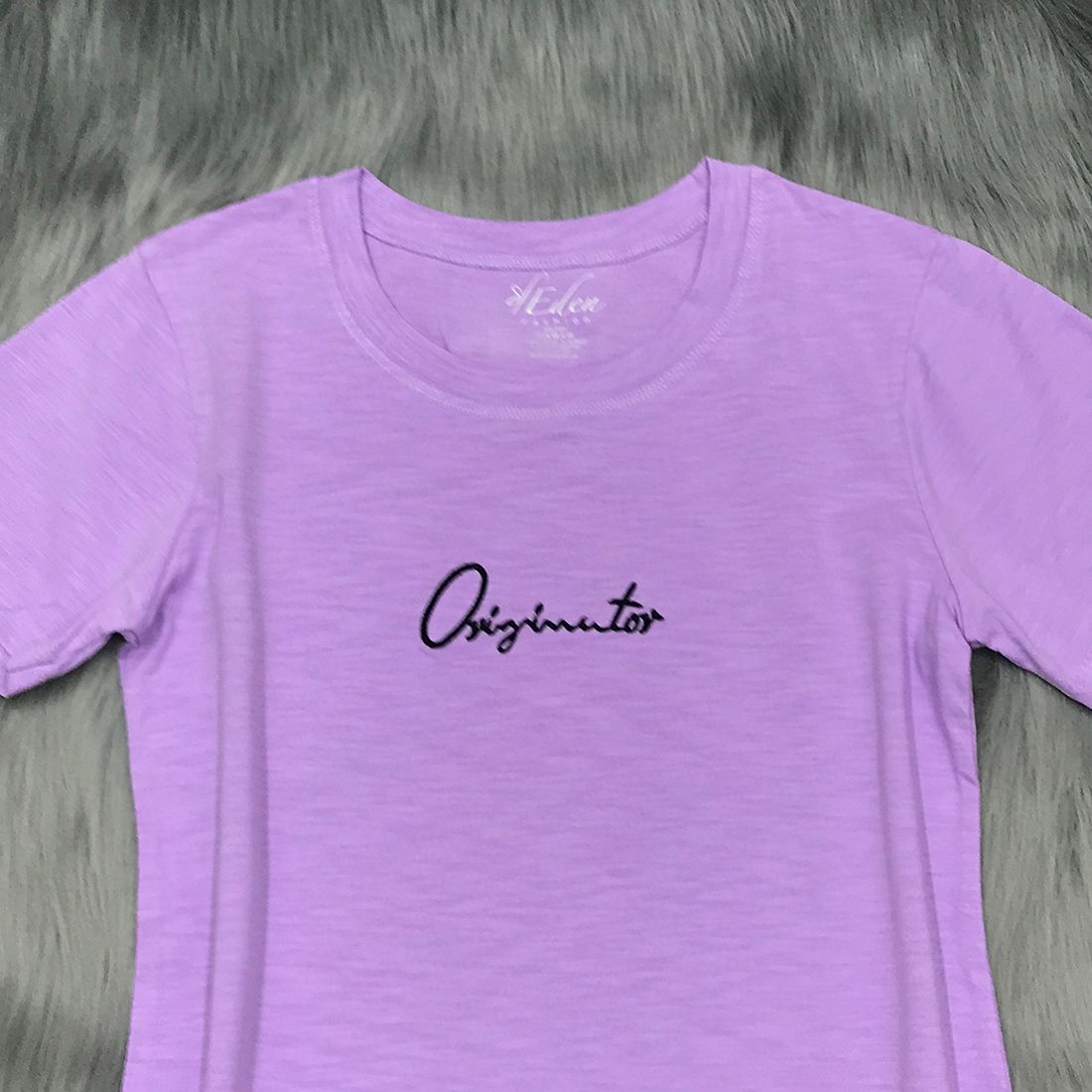 Áo thun nữ tay ngắn cổ tròn thời trang Eden thêu chữ - AT091