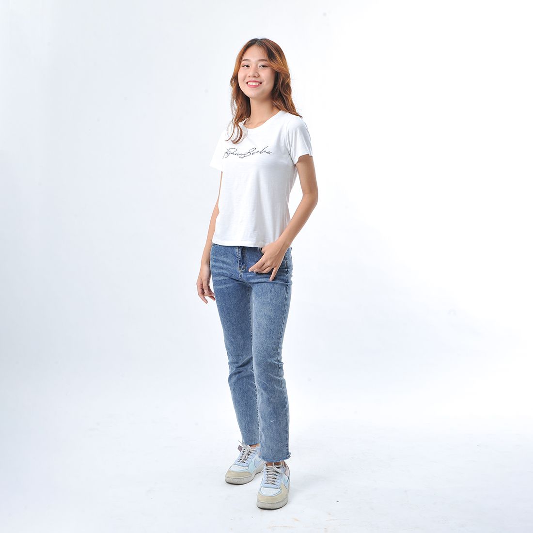 Áo thun nữ tay ngắn cổ tròn thời trang Eden thêu chữ - AT094