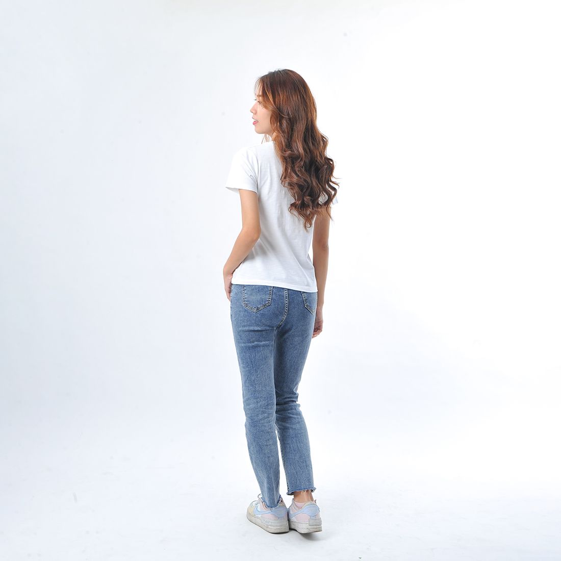 Áo thun nữ tay ngắn cổ tròn thời trang Eden thêu chữ - AT094