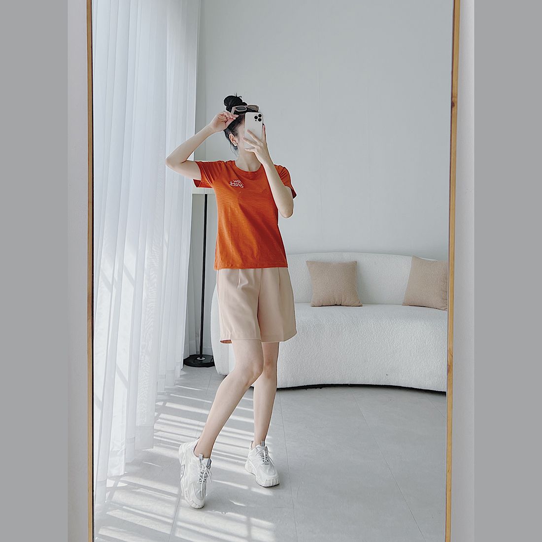 Áo thun nữ tay ngắn cổ tròn thời trang Eden thêu chữ - AT099
