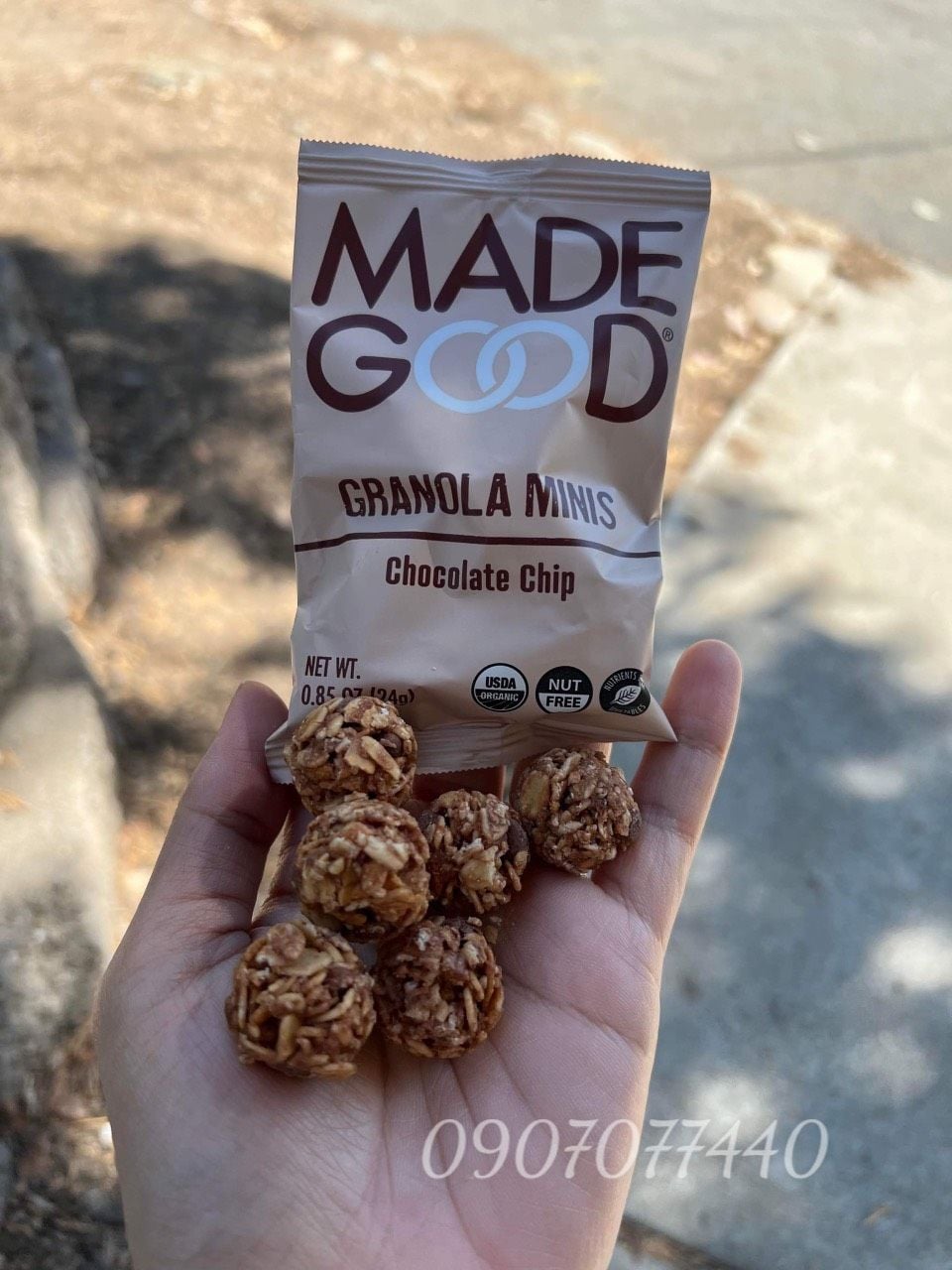 Bánh ngũ cốc hữu cơ dạng viên MadeGood Organic Granola Bites