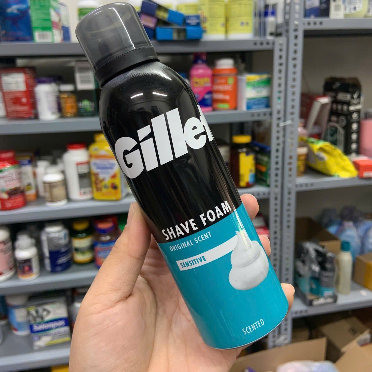 Bọt cạo râu dùng cho da nhạy cảm Gillete Shave Foam