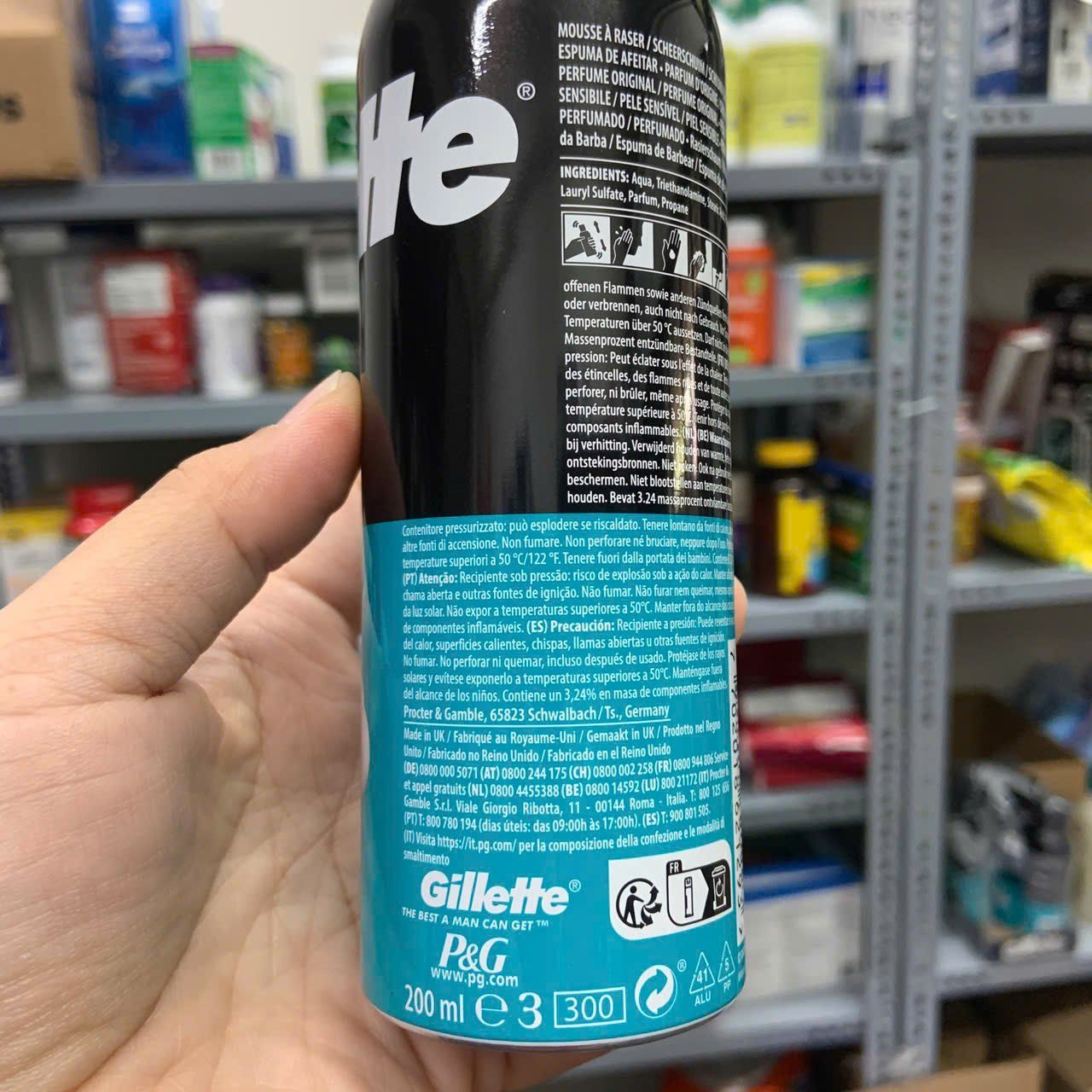 Bọt cạo râu dùng cho da nhạy cảm Gillete Shave Foam
