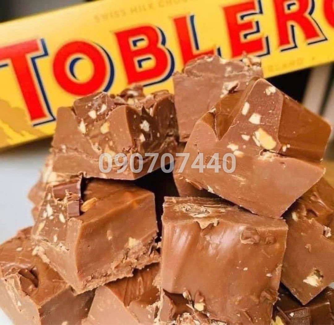 Chocolate sữa mật ong & hạnh nhân Toblerone