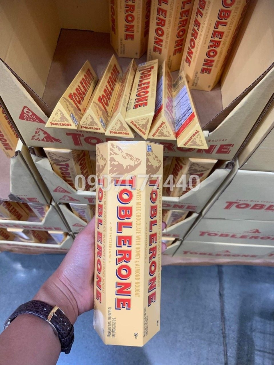 Chocolate sữa mật ong & hạnh nhân Toblerone