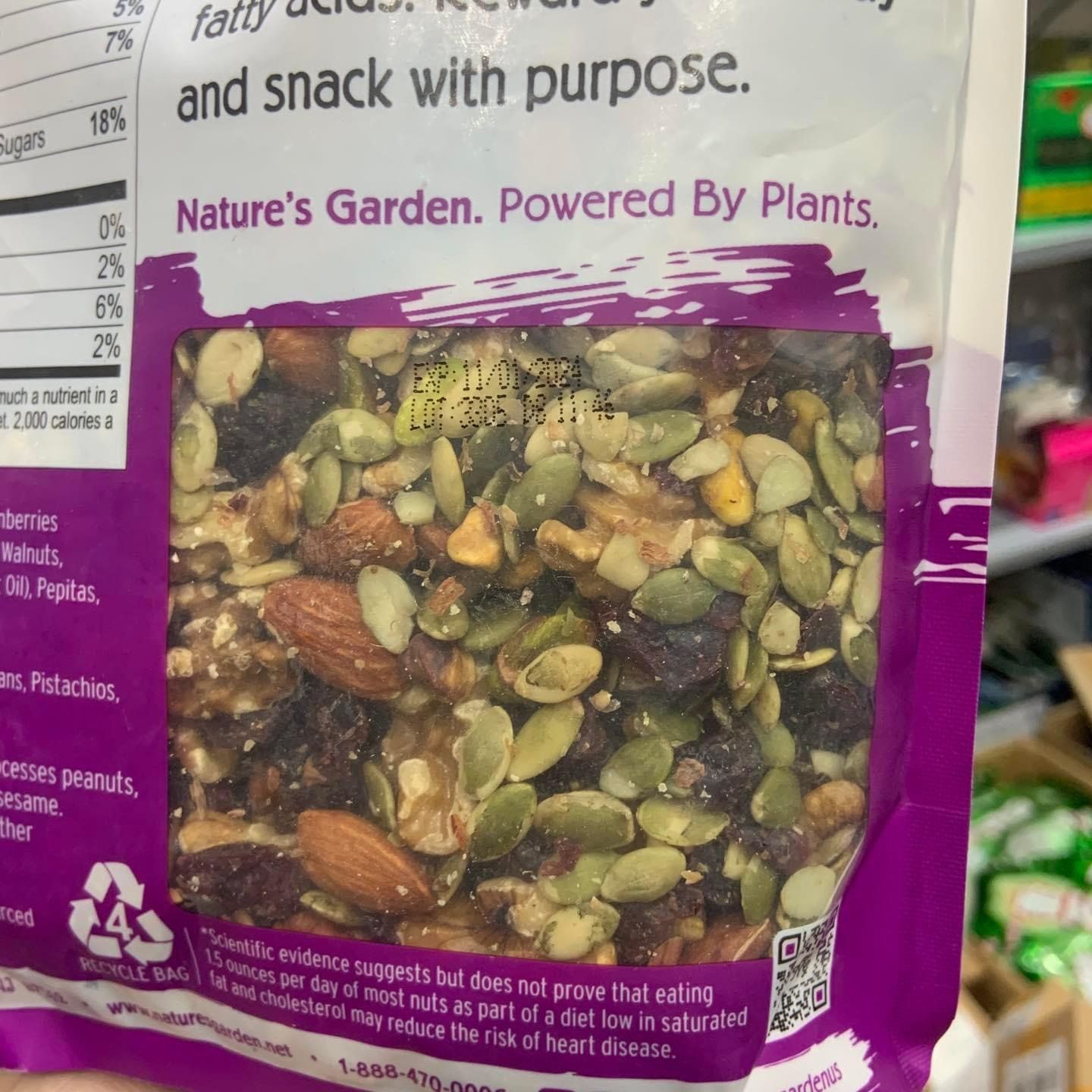 Hạt sấy khô tổng hợp Nature's Garden Omega - 3 Deluxe Mix