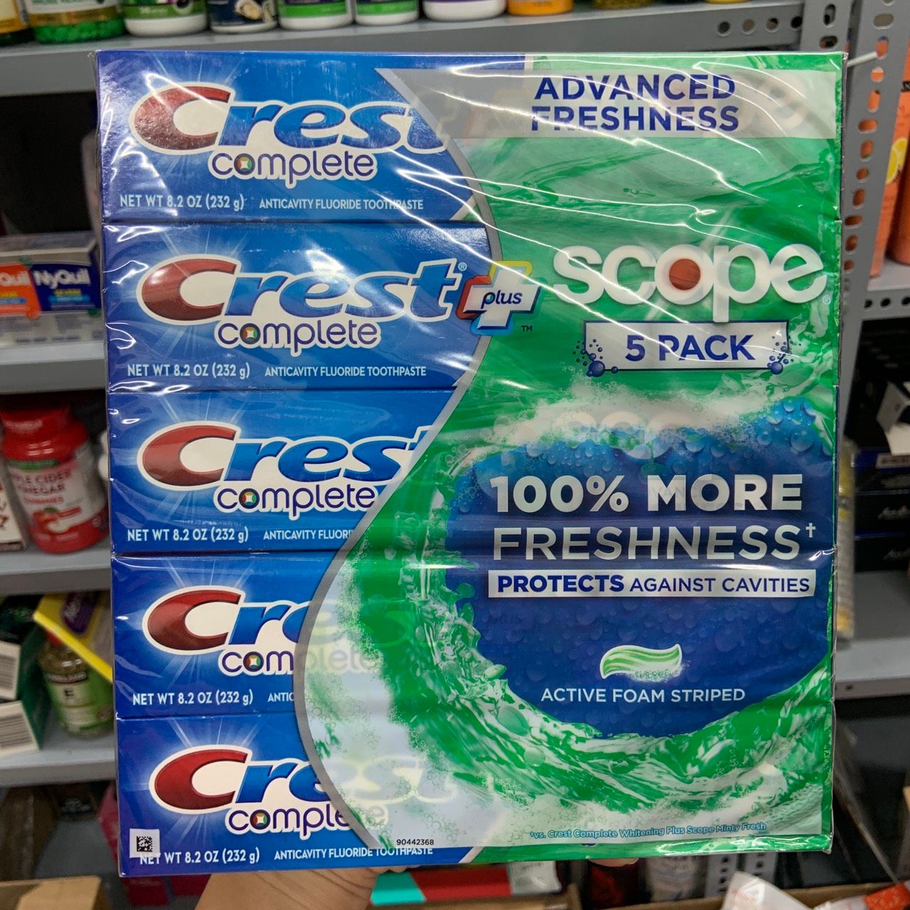 Kem đánh răng Crest Complete Plus Scope