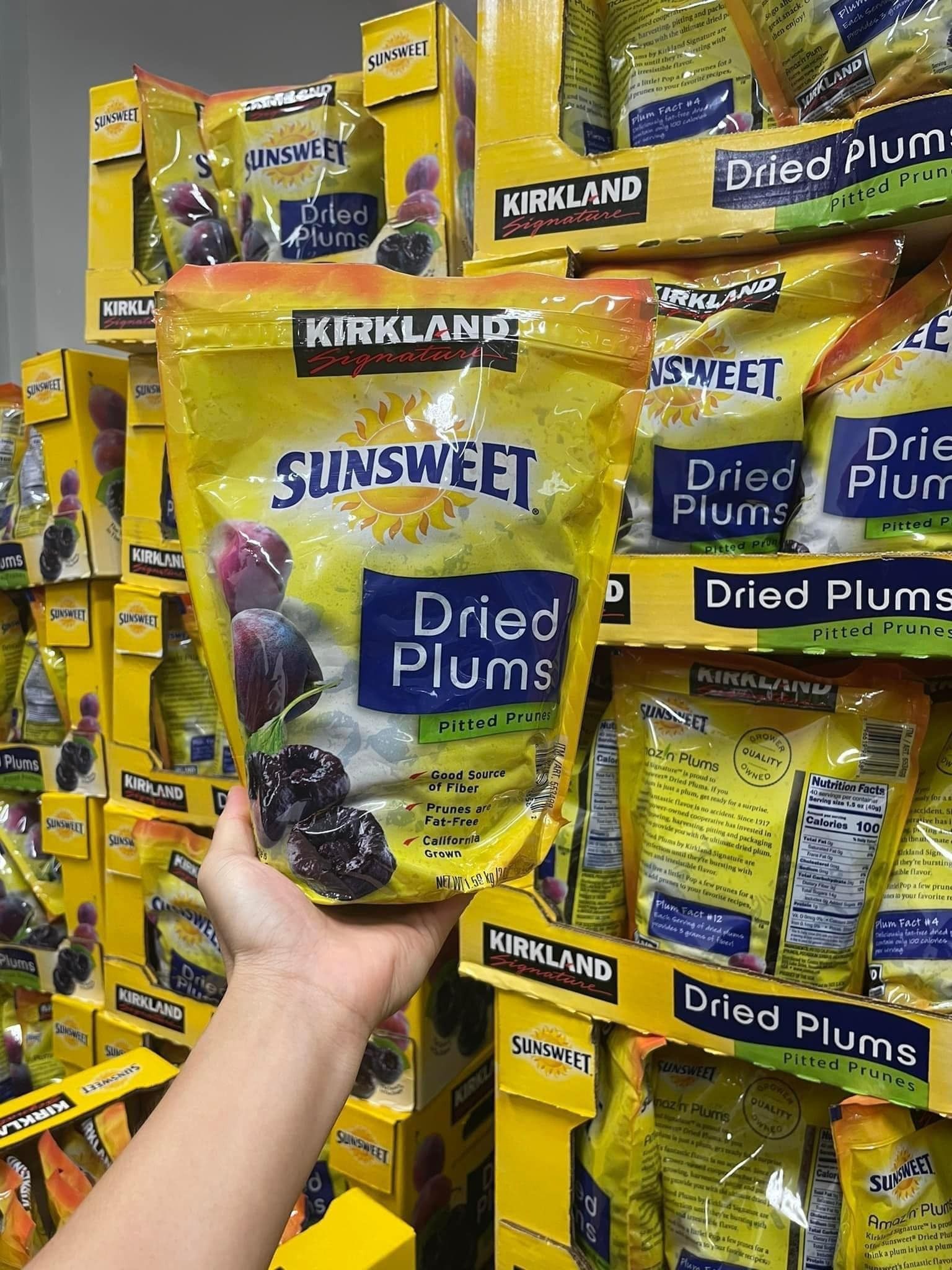 Mận sấy Kirkland Signature Sunsweet Plums - Bịch 1,59kg