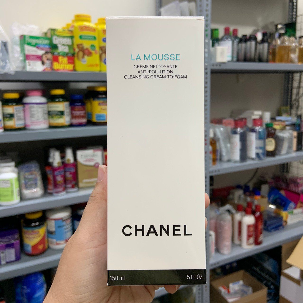 Sữa rửa mặt kết hợp tẩy trang và dưỡng trắng da Chanel La Mousse