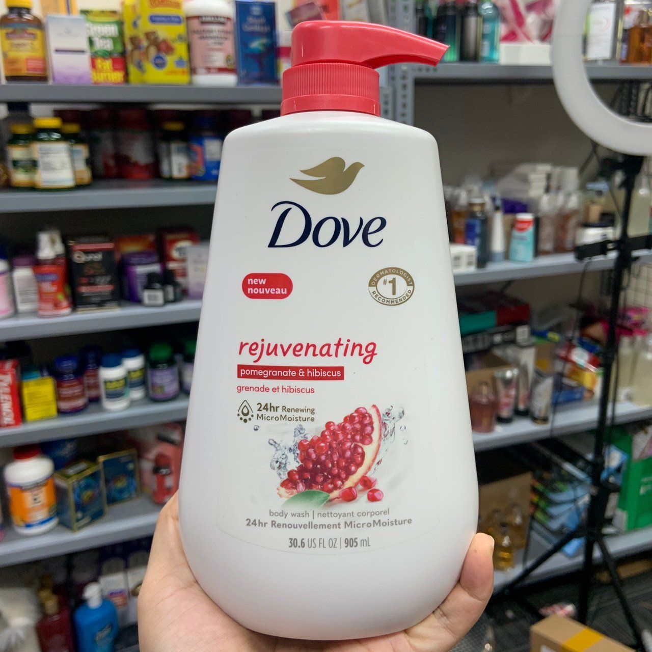 Sữa tắm dưỡng ẩm Dove Rejuvenating Pomegranate & Hibiscus