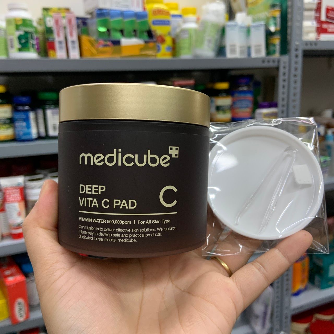 Toner pad dưỡng sáng da, mờ thâm nám Medicube Deep Vita C Pad