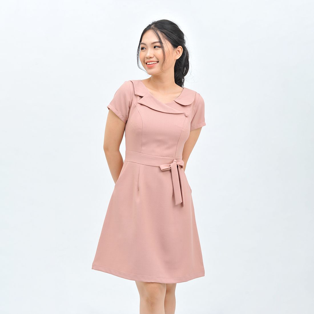 Gợi ý trang phục công sở cho mùa Hè 2023