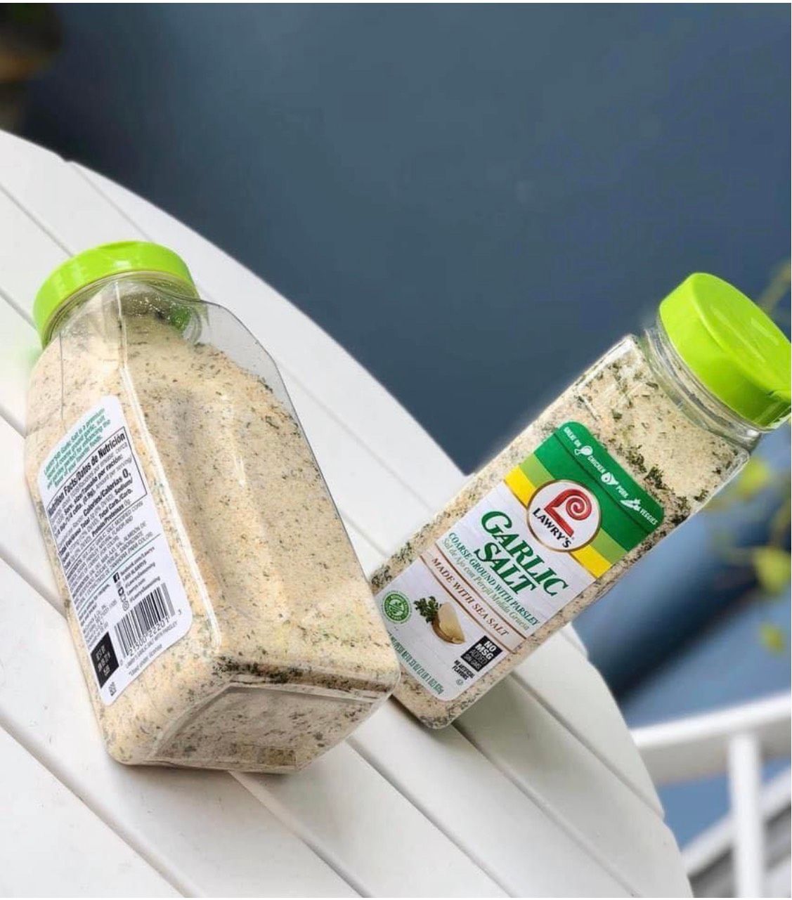 Gia vị bột tỏi – muối – ngò tây Lawry’s Coarse Ground Garlic Salt with Parsley