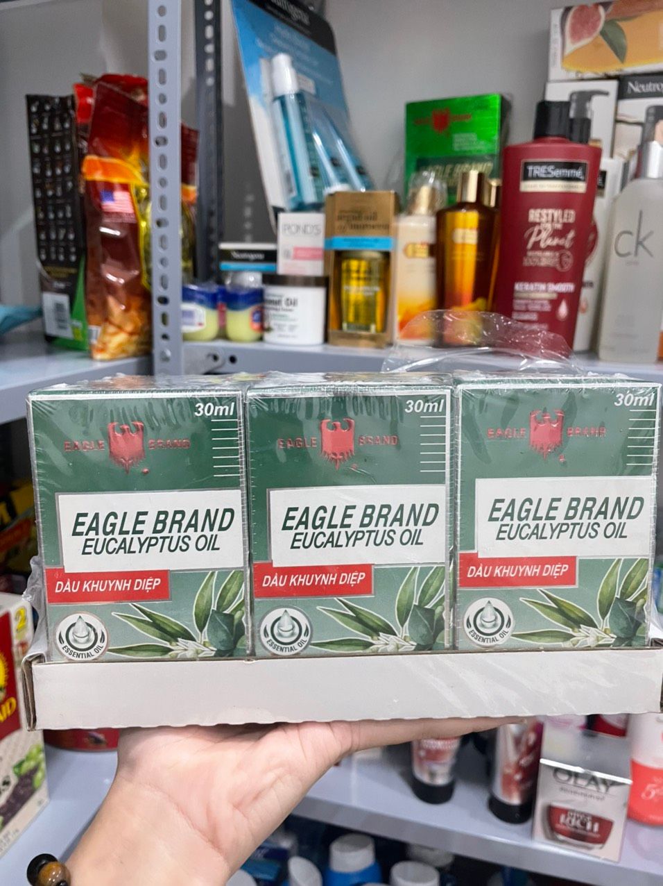 Dầu khuynh diệp Con Ó Eagle Brand Eucalyptus Oil của Mỹ