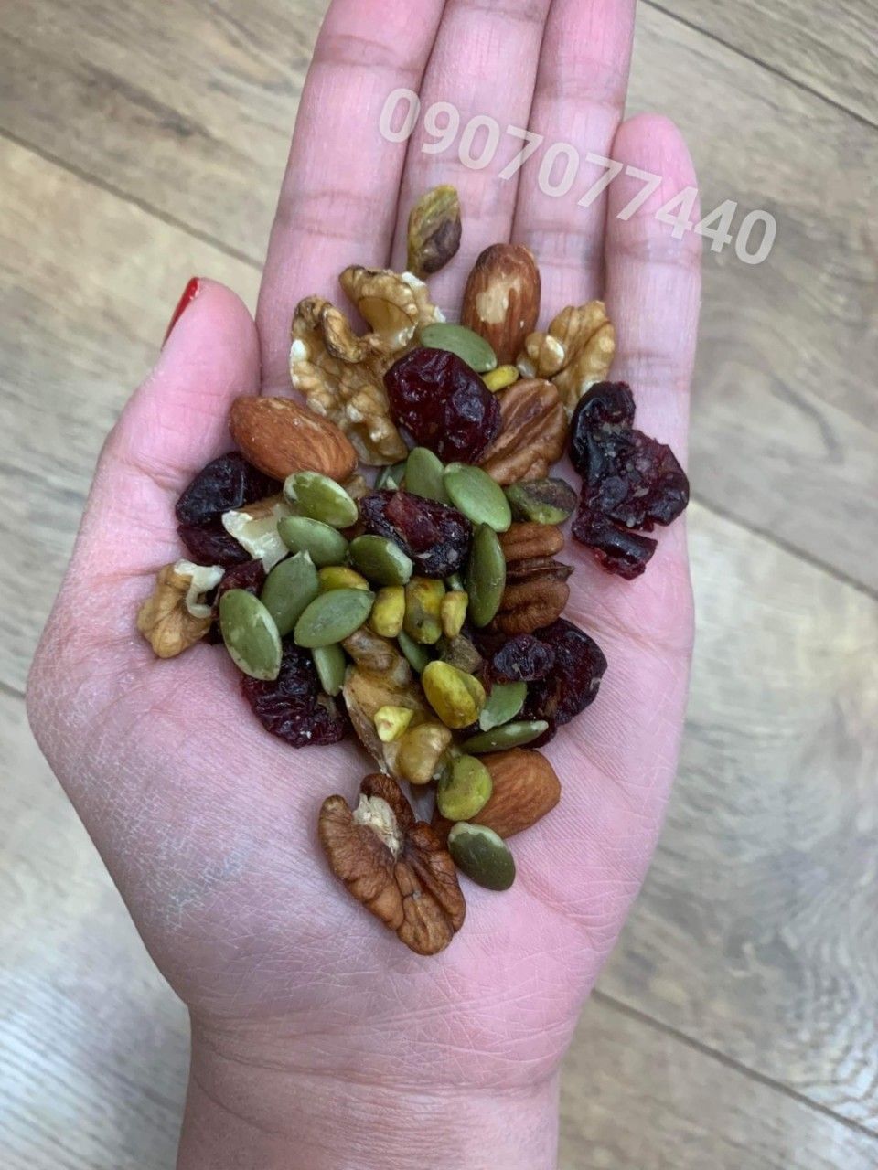 Hạt sấy khô tổng hợp Nature's Garden Omega - 3 Deluxe Mix