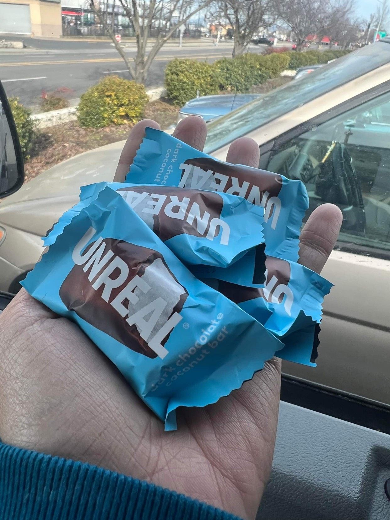Kẹo chocolate nhân dừa Unreal Dark Chocolate Coconut Minis