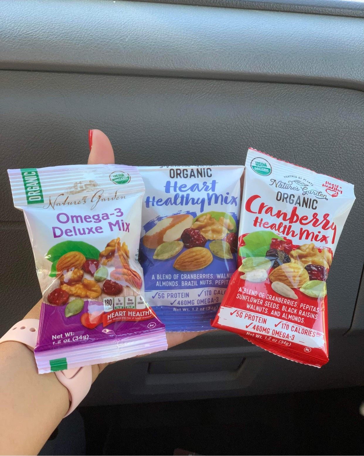 Hạt mix và trái cây sấy hữu cơ Nature's Garden Organic Trail Mix Snack Pack