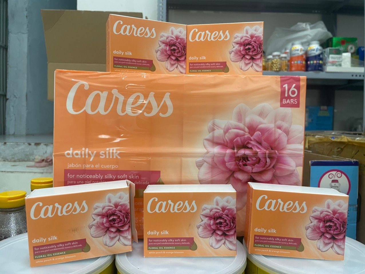 Xà bông tắm hương nước hoa Caress Daily Silk
