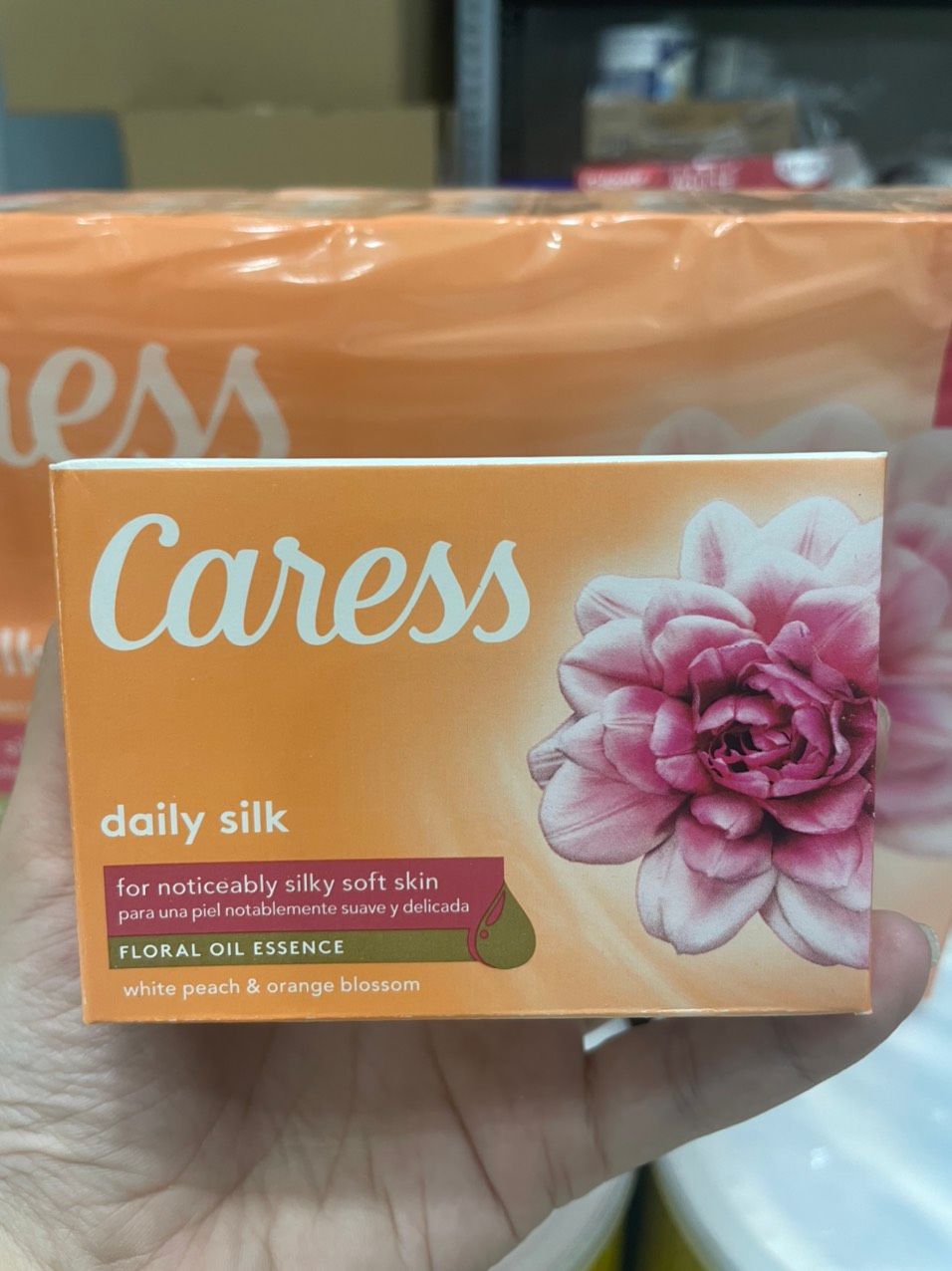 Xà bông tắm hương nước hoa Caress Daily Silk