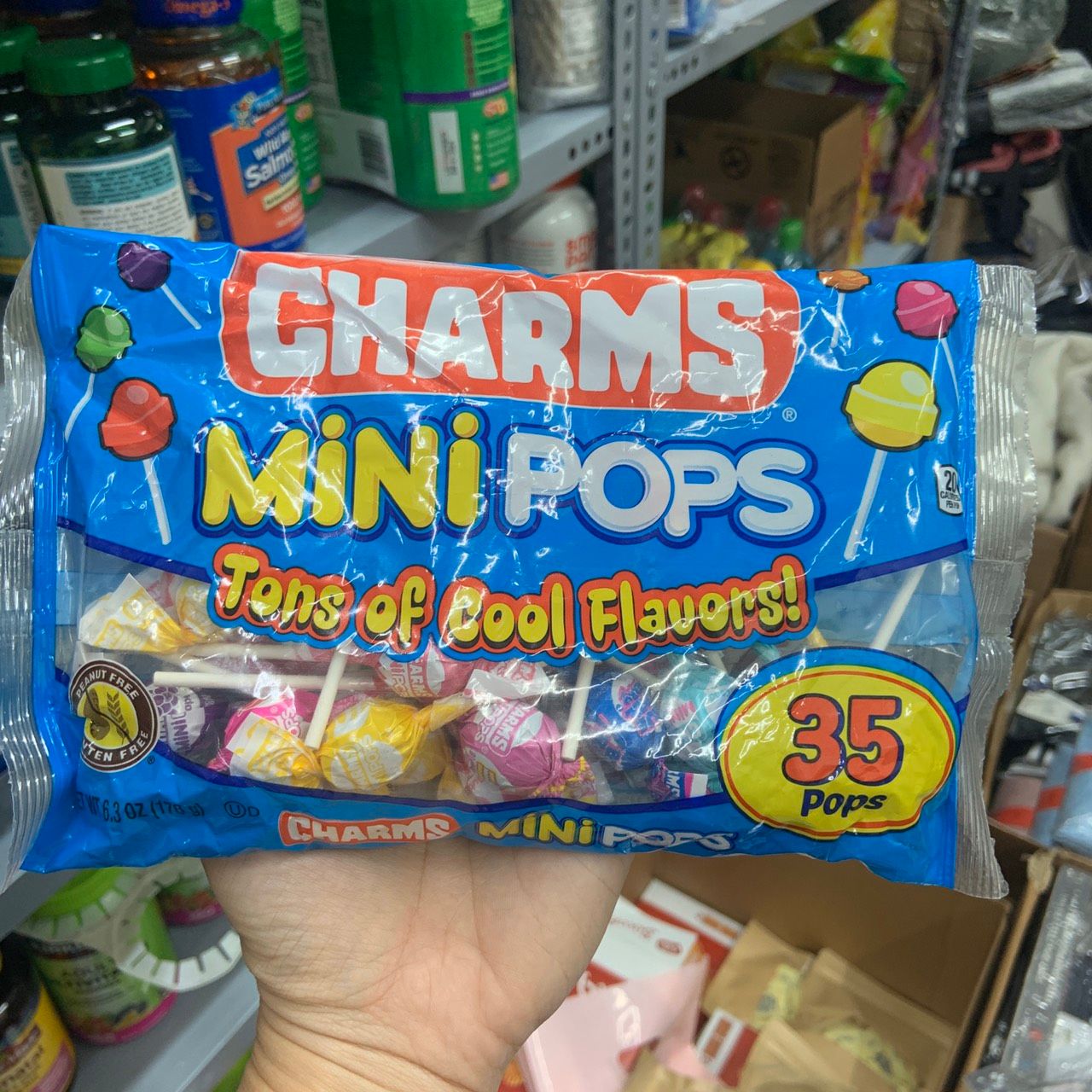 Kẹo mút hương trái cây Charms Mini Pops của Mỹ