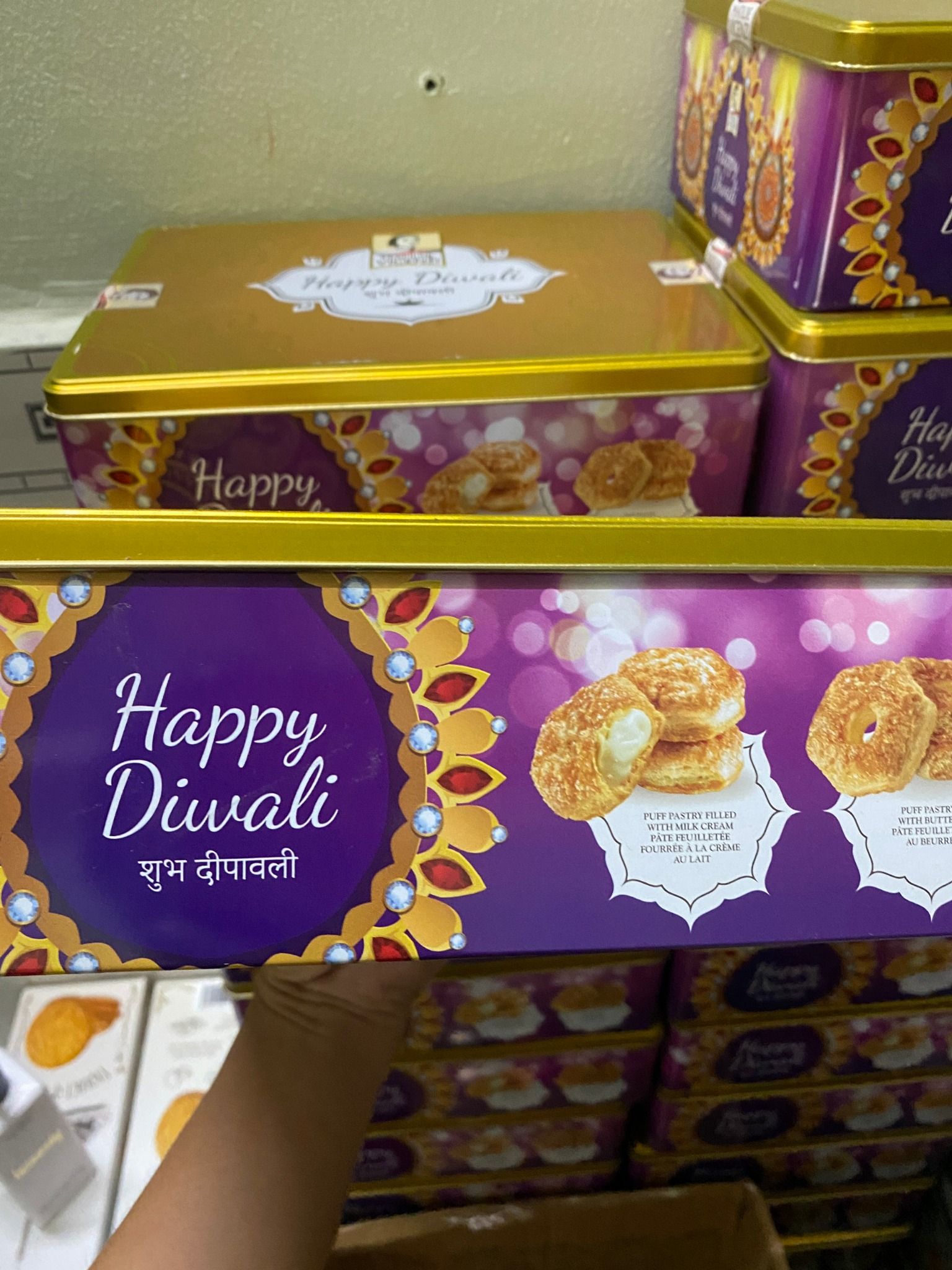 Bánh quy Matilde Vicenzi  hộp thiếc của Ý