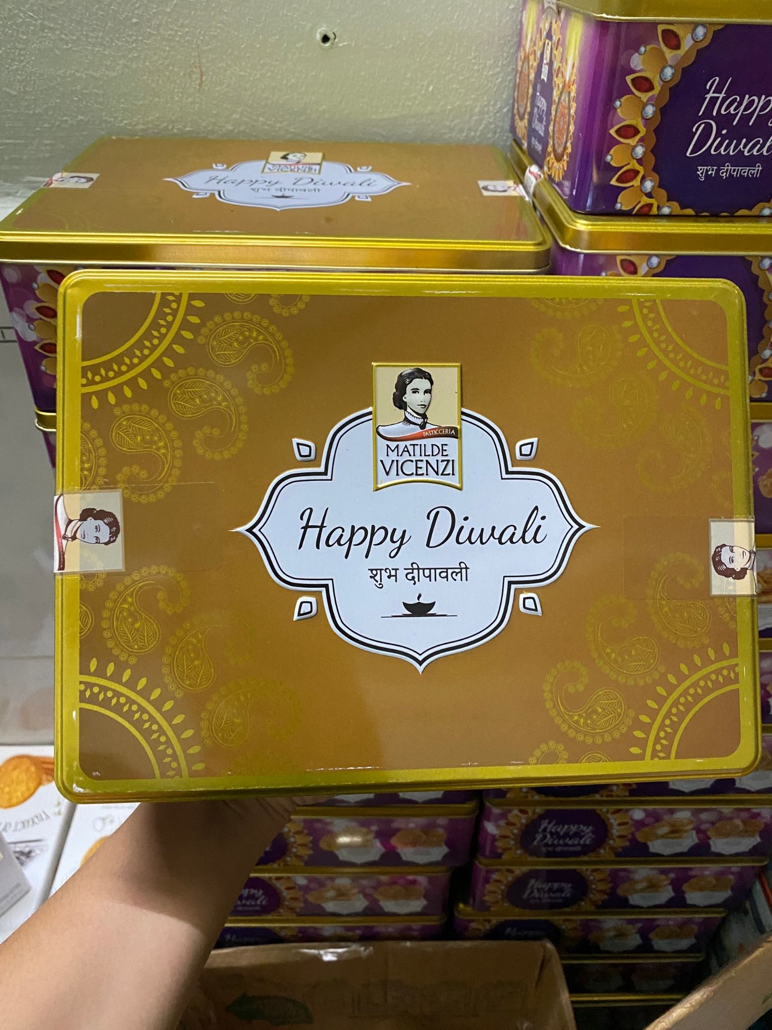Bánh quy Matilde Vicenzi  hộp thiếc của Ý