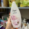 Sữa tắm Dove làm sạch da và dưỡng da mềm mại