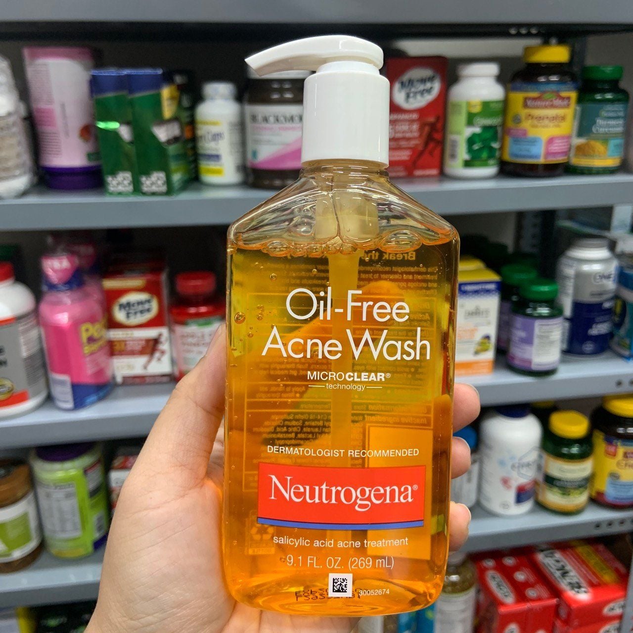 Sữa rửa mặt ngăn ngừa và giảm mụn Neutrogena Oil-Free Acne Wash