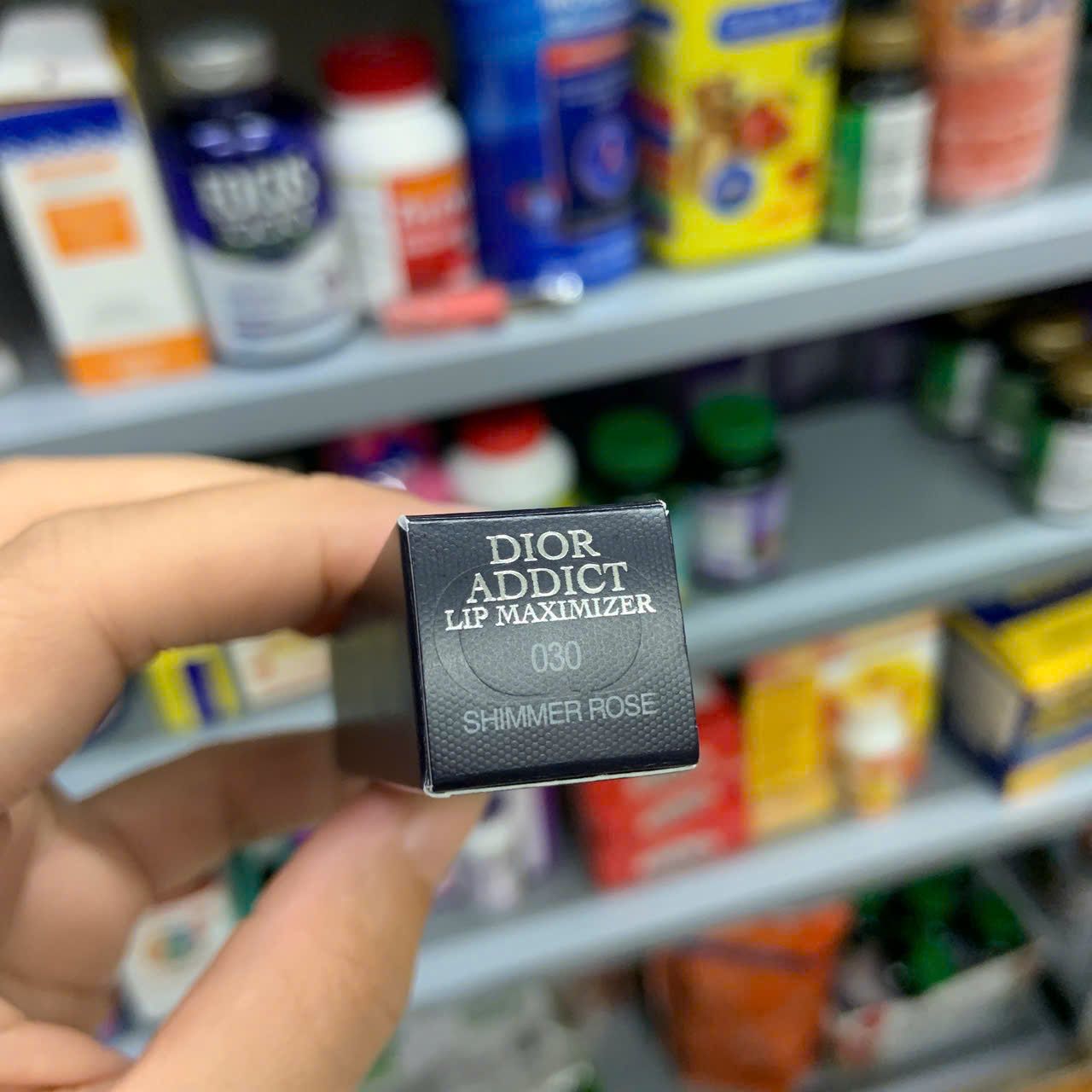 Son dưỡng môi có màu ánh nhũ Dior Addict Lip Maximizer