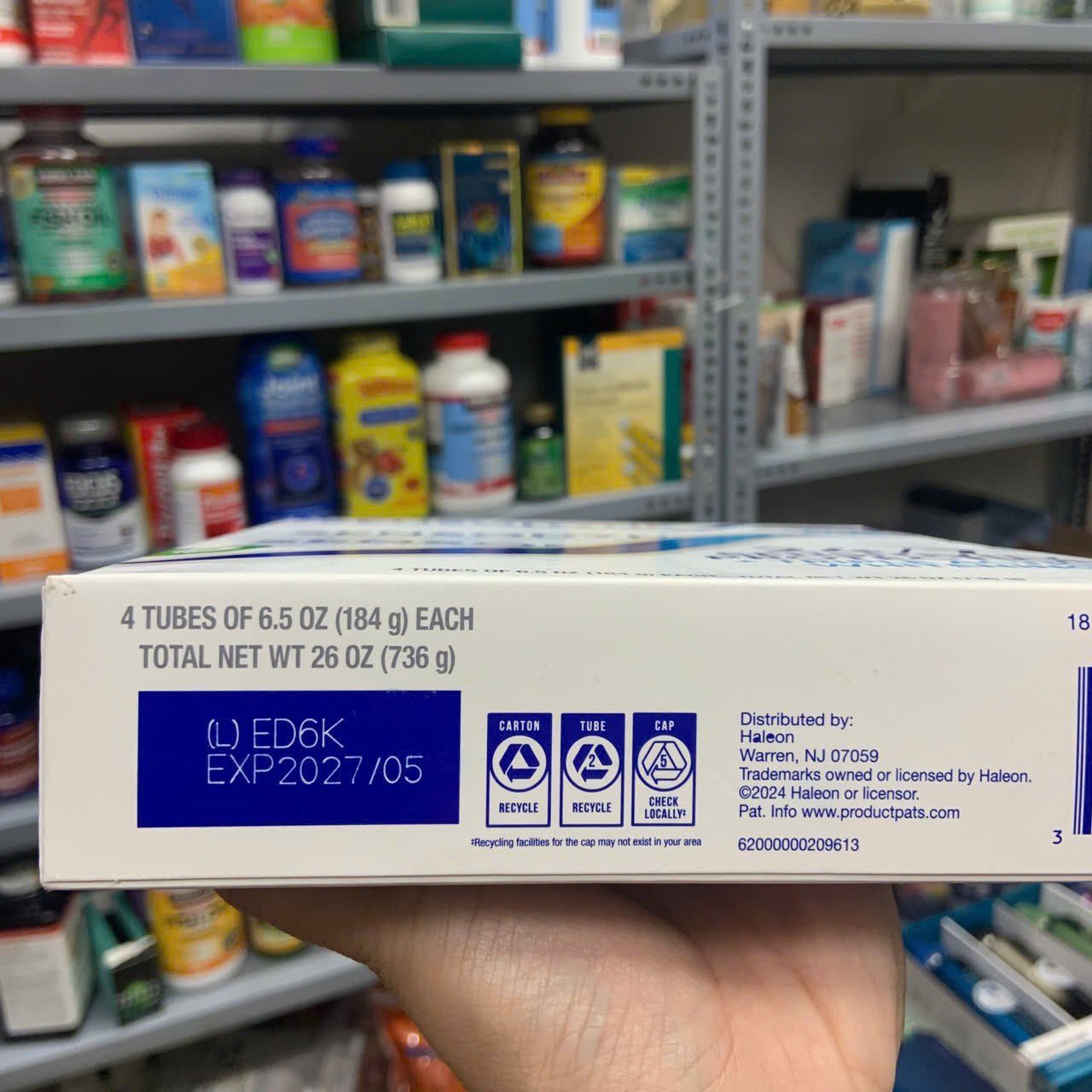 Kem đánh răng làm trắng giảm ê buốt dùng cho nướu nhạy cảm Sensodyne