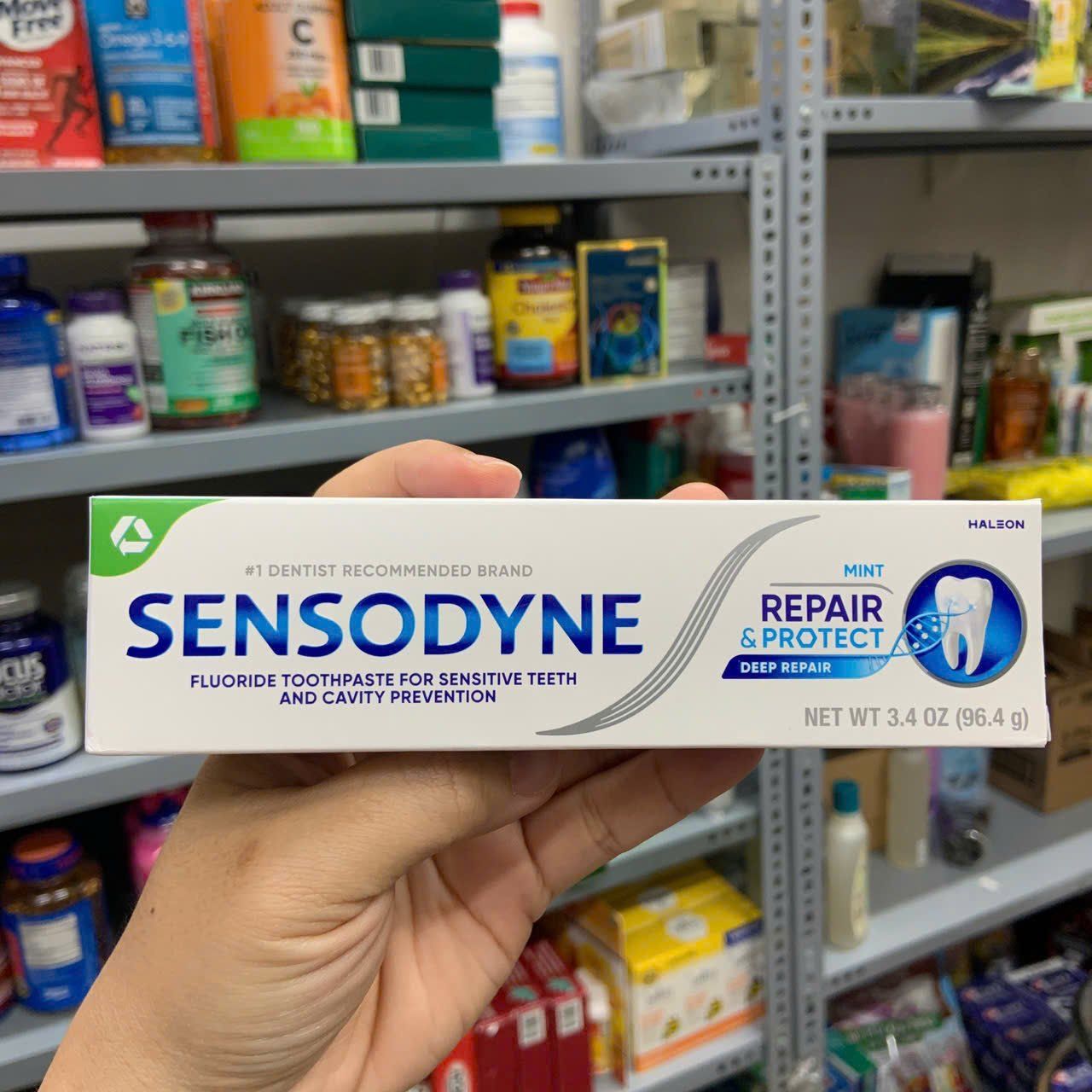 Kem đánh răng làm trắng giảm ê buốt dùng cho nướu nhạy cảm Sensodyne