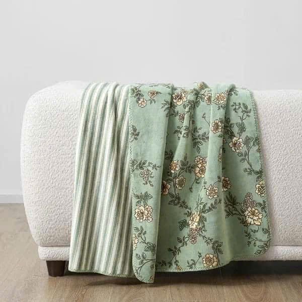 Chăn mền lông Casual Living Reversible Luxe Plush Throw
