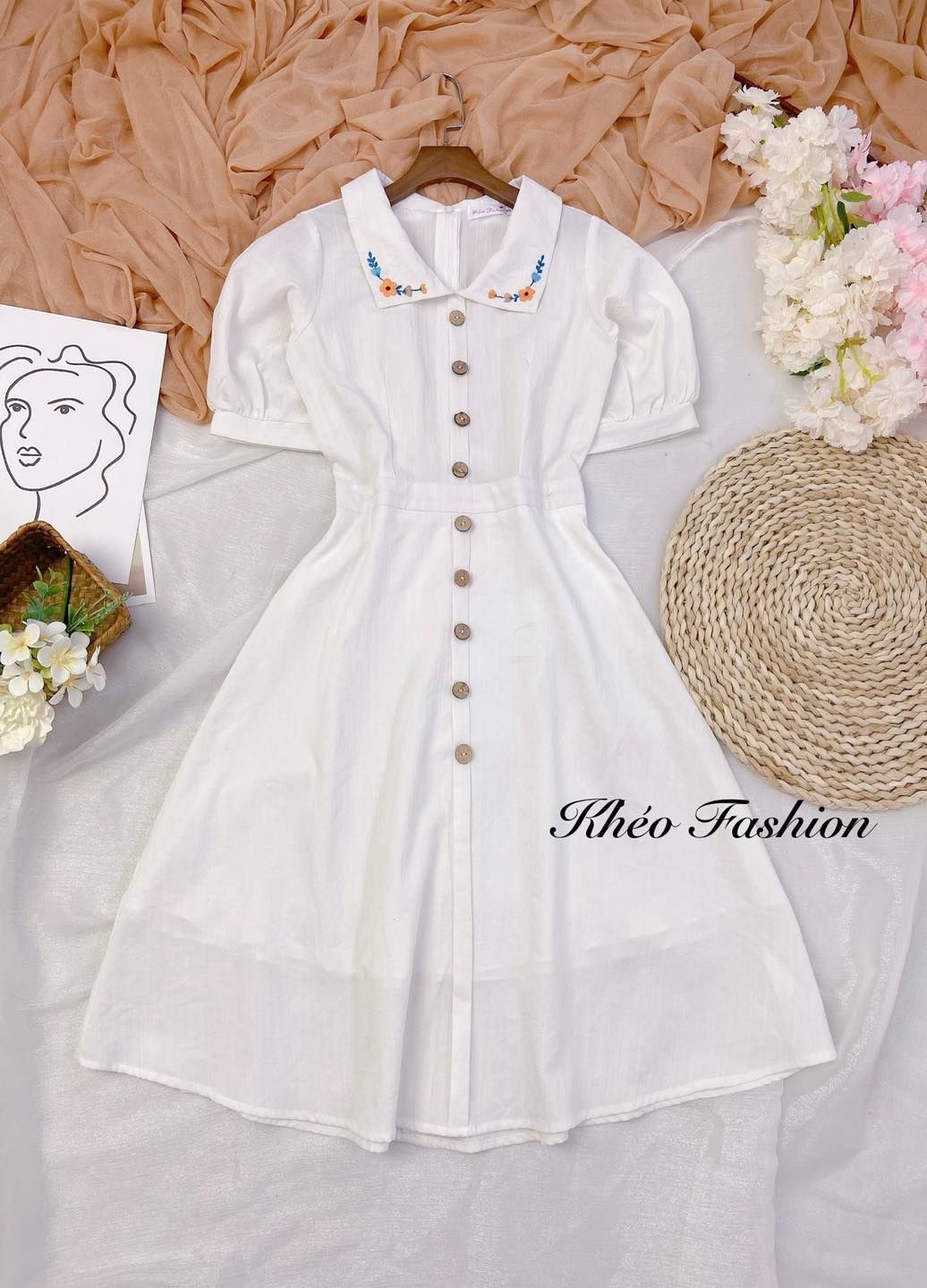 Đầm linen thêu họa tiết hiện đại dáng suông  D016