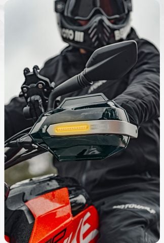  Bảo vệ tay lái motowolf có đèn led 