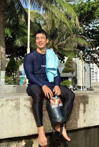  Áo bơi nam tay dài kín đáo và chống nắng Marine Cleo 